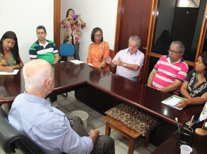 Joaquim Brito apresenta programas da Secretaria do Trabalho à Porto Calvo