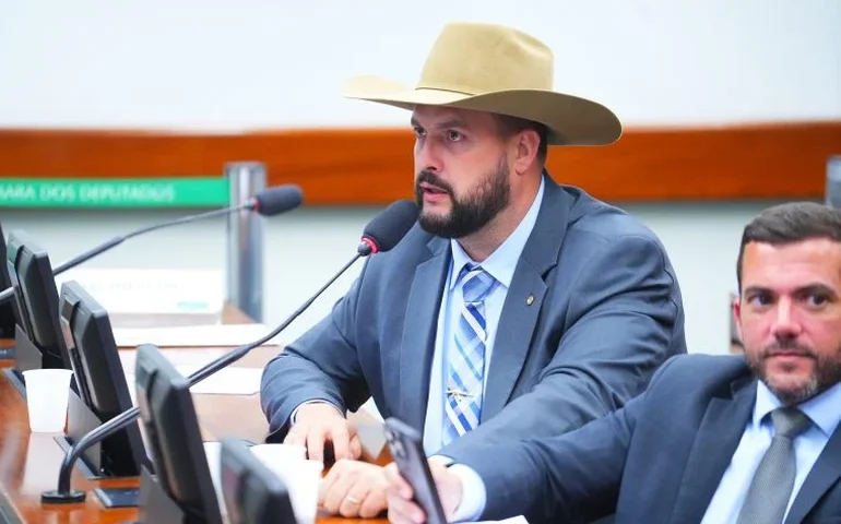 Comissão de Constituição e Justiça aprova proposta sobre jornada e pausas de motoristas