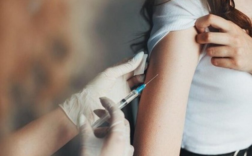 Baixa adesão à vacina da gripe preocupa especialistas no Brasil