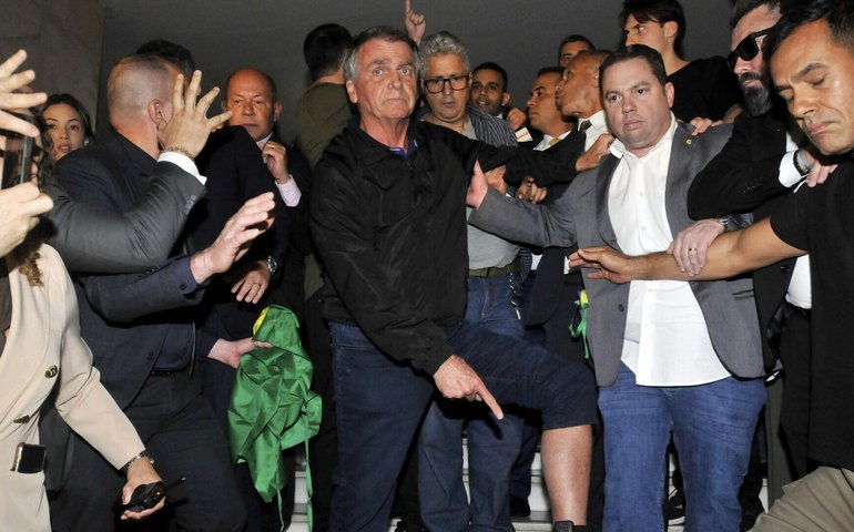 Bolsonaro calado, aliados em campo: qual o impacto da prisão domiciliar no jogo político do Brasil?