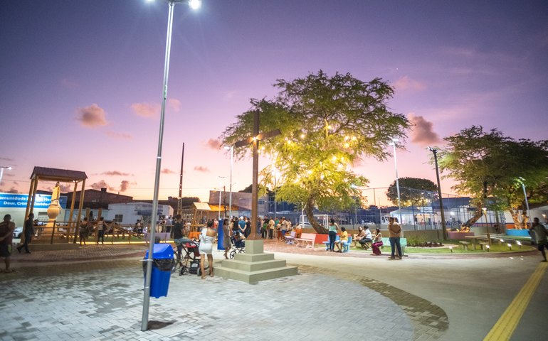 Prefeitura reforça iluminação no entorno de área de lazer no Vergel do Lago