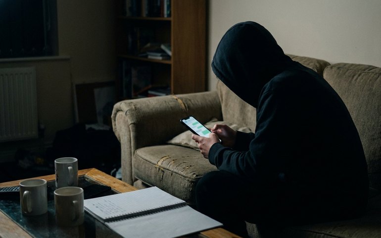 1 em cada 5 adolescentes recorre a IA em busca de conselhos sobre saúde mental (e a maioria mantém em segredo)