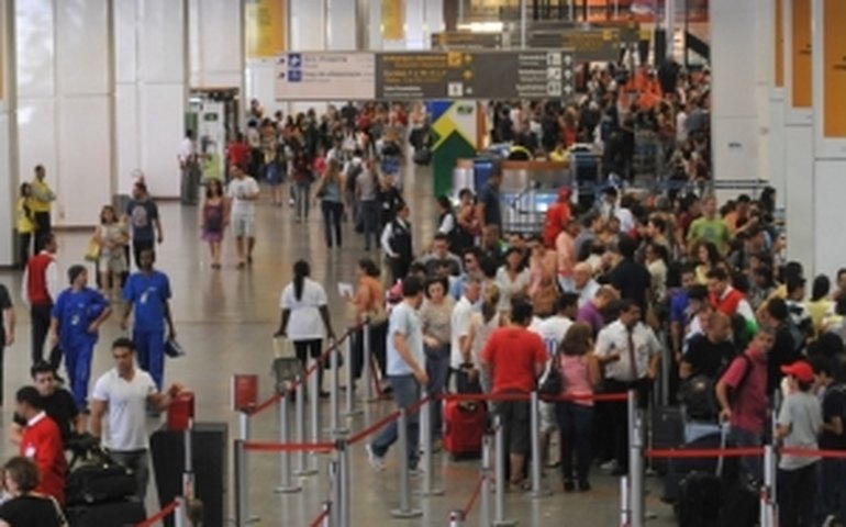Aeronautas aceitam proposta das empresas e decidem não entrar em greve
