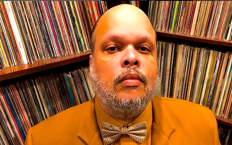 Ed Motta critica tratamento desigual após Marina Lima reclamar no Lollapalooza: 'Duas medidas'