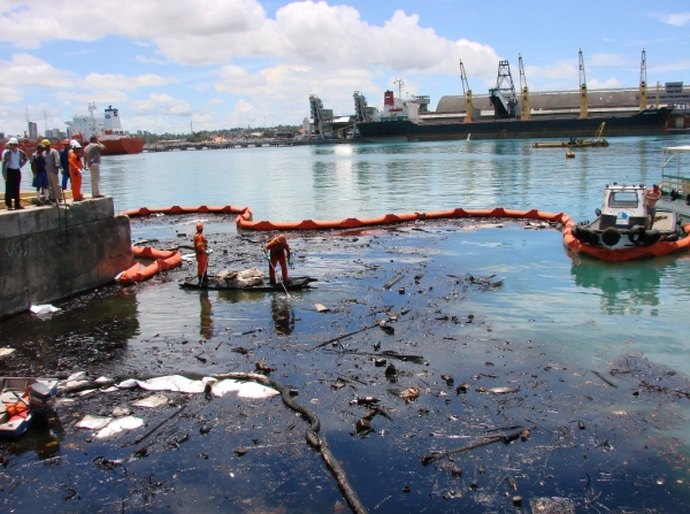 Órgãos ambientam discutem prevenção de derramamento de óleo
