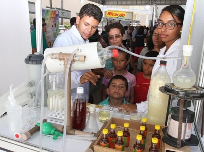 Feira expõe projetos científicos de escolas da rede estadual