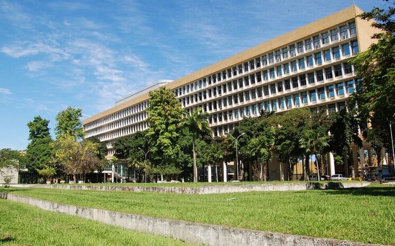 UFRJ abre concurso com 243 vagas para níveis médio e superior; inscrições vão até 25 de janeiro