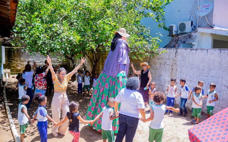 Com guerreiro e música regional creches municipais se preparam para II Mostra de Culturas Infantis