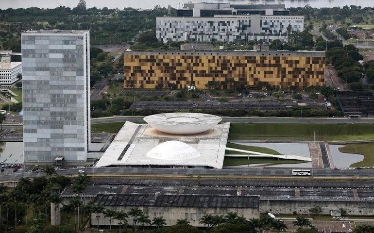 Frente Parlamentar de Recursos Naturais e Energia repudia ataques à Brasília