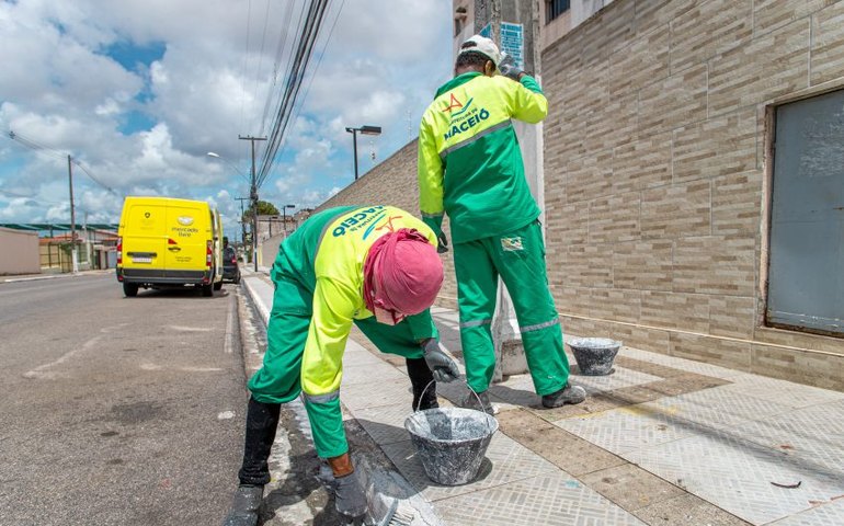 Operação Via Bela realiza limpeza em avenidas do Benedito Bentes