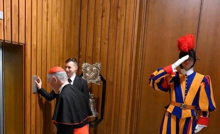 Funcionários também realizam voto de silêncio antes do conclave Funcionários também realizam voto de silêncio antes do conclave