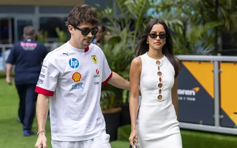 Charles Leclerc e Alexandra Saint Mleux se casam em Mônaco