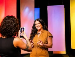 Cena-Musical-TV-Brasil-apresentadora-Bia-Aparecida-bastidores-Credito-Fernando-Frazao-Agencia-Brasil.jpg 
