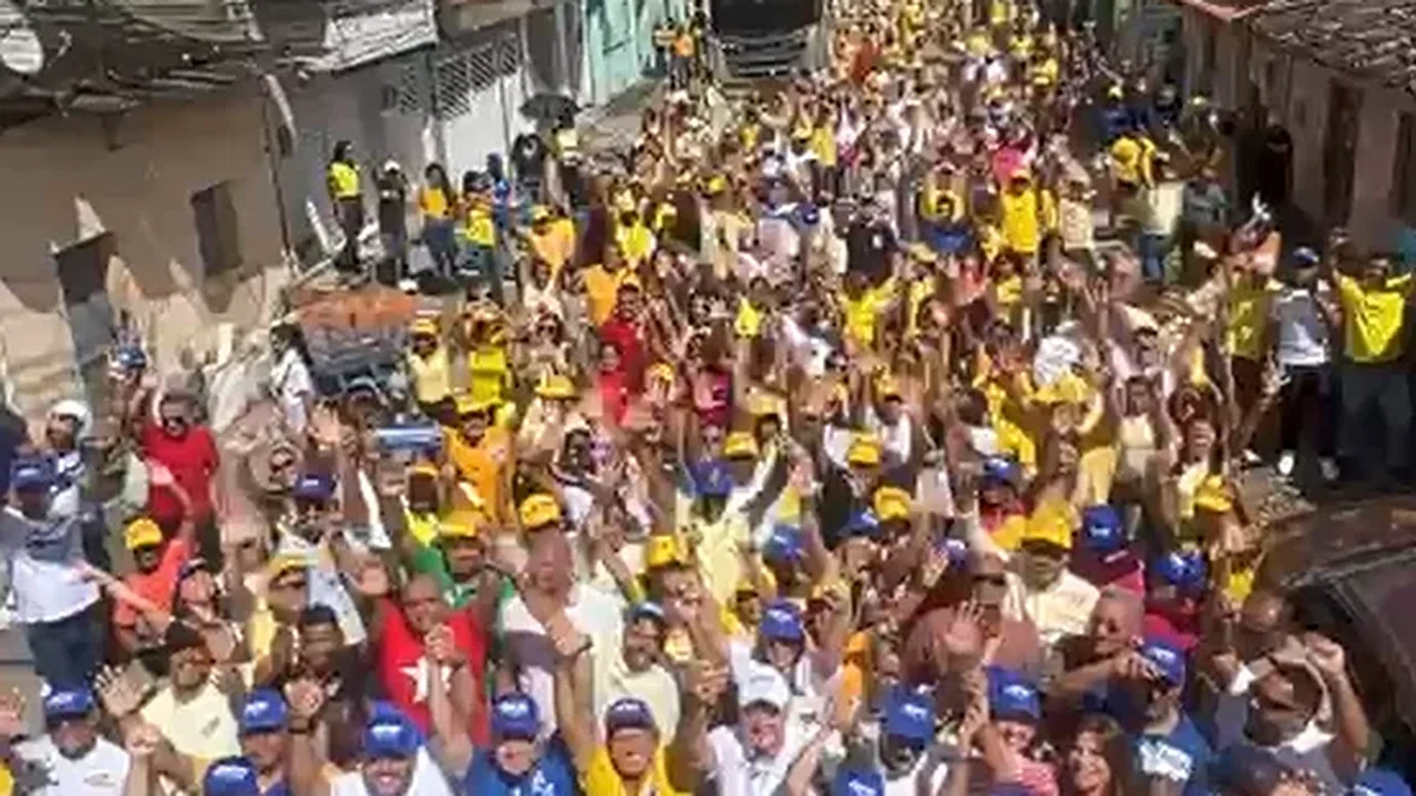 Mais de 10 mil pessoas acompanham Renan Filho e Cícero Cavalcante em ato político no Norte de Alagoas