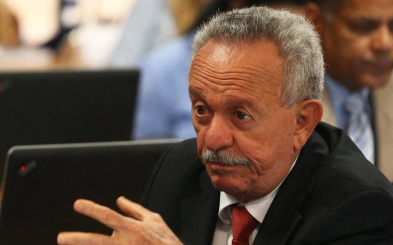 No lançamento de obra em Maceió Benedito de Lira diz irritado a Bolsonarista: “Vá embora, filho da puta”