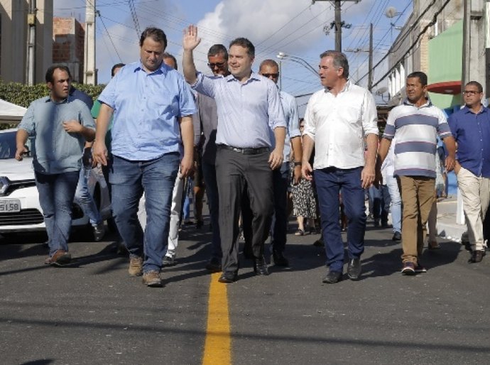 Renan Filho inaugura 4 km de vias urbanas em Satuba pelo Pró-Estrada