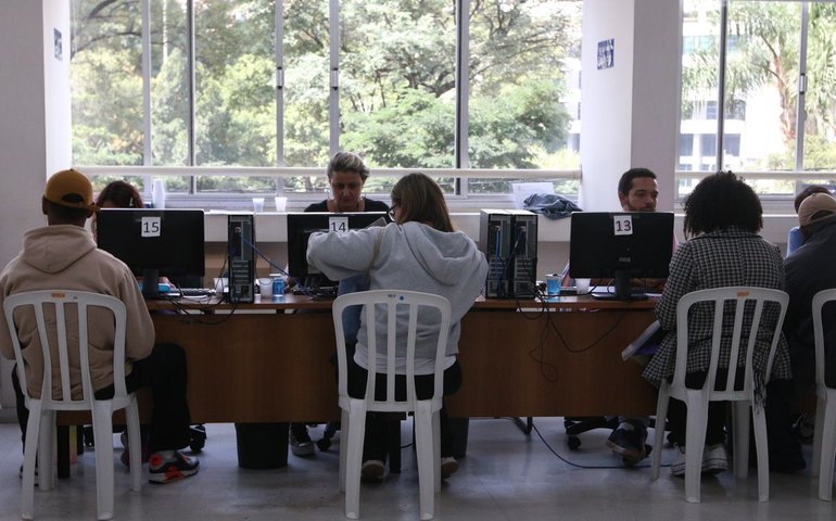 Mutirão para trans e travestis oferece mais de 1 mil vagas de emprego