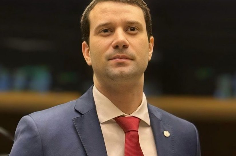 Posse sobre terrenos da marinha é tema de artigo do deputado federal Daniel Barbosa