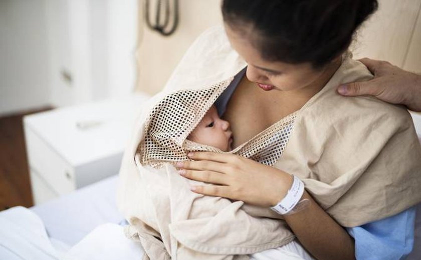 CDH aprova direito de bebês serem amamentados em maternidades