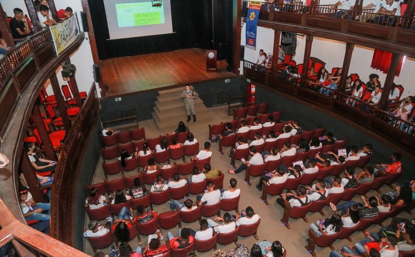 Estudantes da rede pública de Penedo são orientados sobre abuso e violência sexual
