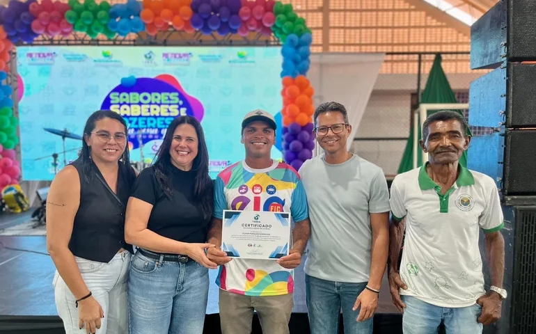 Prefeitura de Branquinha encerra ano letivo da Educação de Jovens e Adultos com feira de empreendedorismo