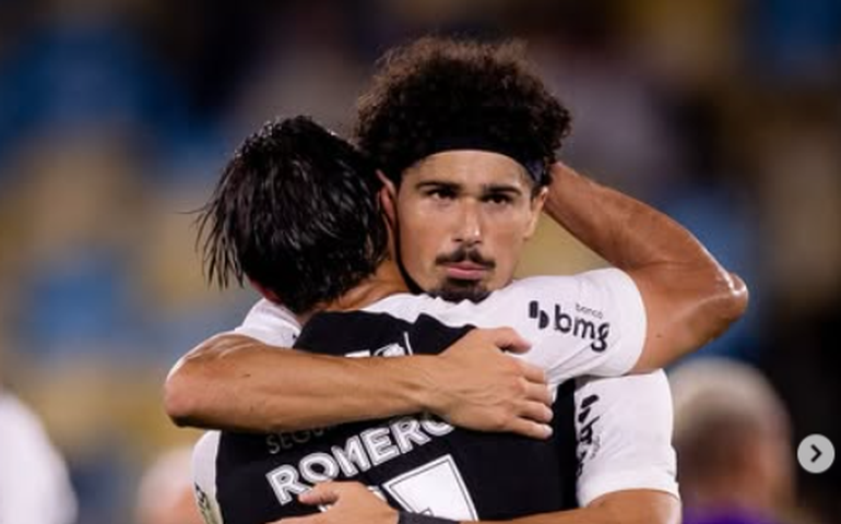 Bola parada resolve, Corinthians vence o marasmo e ultrapassa o Fluminense no Brasileirão