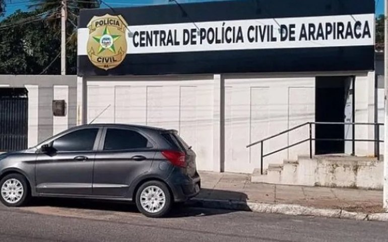 Polícia prende homem que cortou dedos da mulher e fez filho refém em Tanque D’Arca
