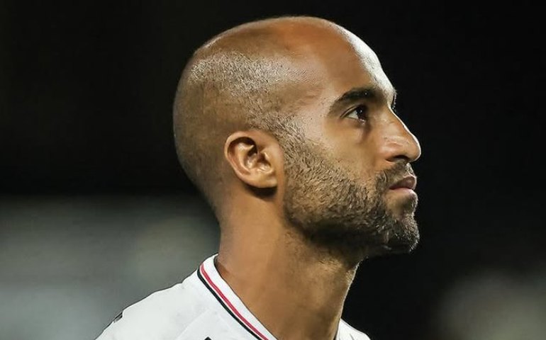 Lucas Moura alterna trabalhos na piscina e na academia na luta para voltar a jogar no São Paulo