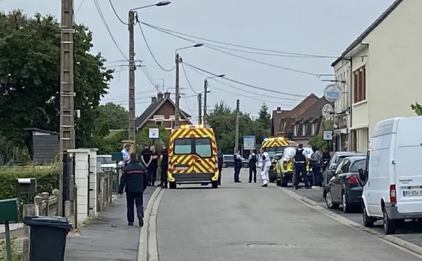 Homem com sabre japonês é morto por policiais no norte da França