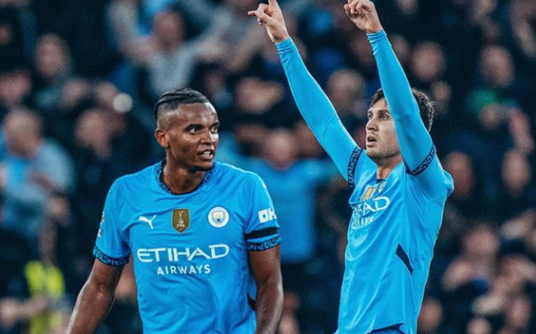 Manchester City arranca empate do Arsenal nos acréscimos e reassume a ponta do Inglês