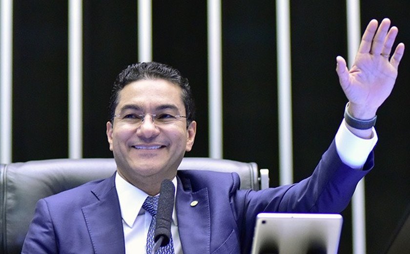 Marcos Pereira desiste de candidatura à sucessão da Câmara e decide apoiar Hugo Motta