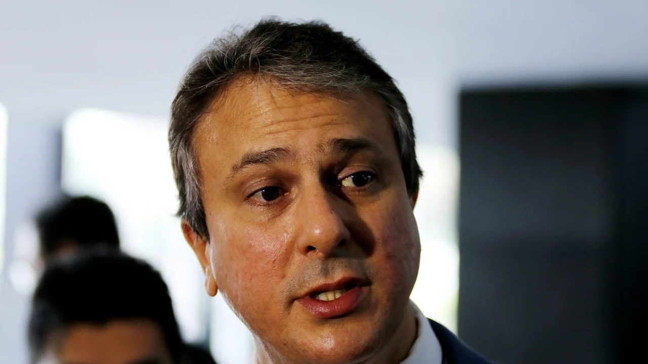 Camilo propõe Lei Ana Clara para impedir parlamentar de atuar como advogado em crimes