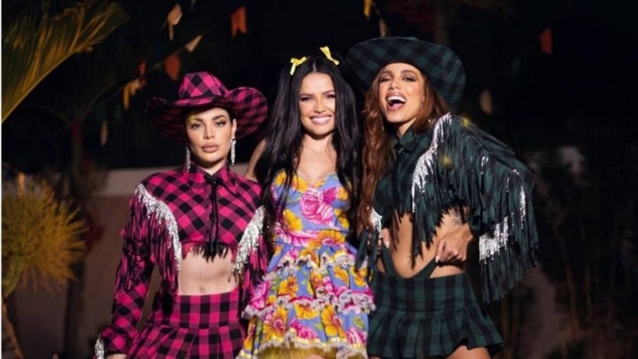 Anitta comemora recuperação do pai em festa junina com Juliette, Gkay e mais