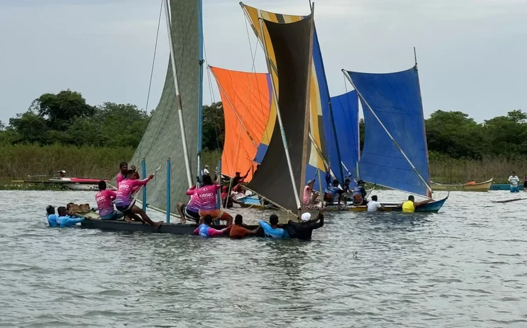 Prefeitura de Penedo realiza Corrida de Canoas durante Festa de Bom Jesus dos Navegantes