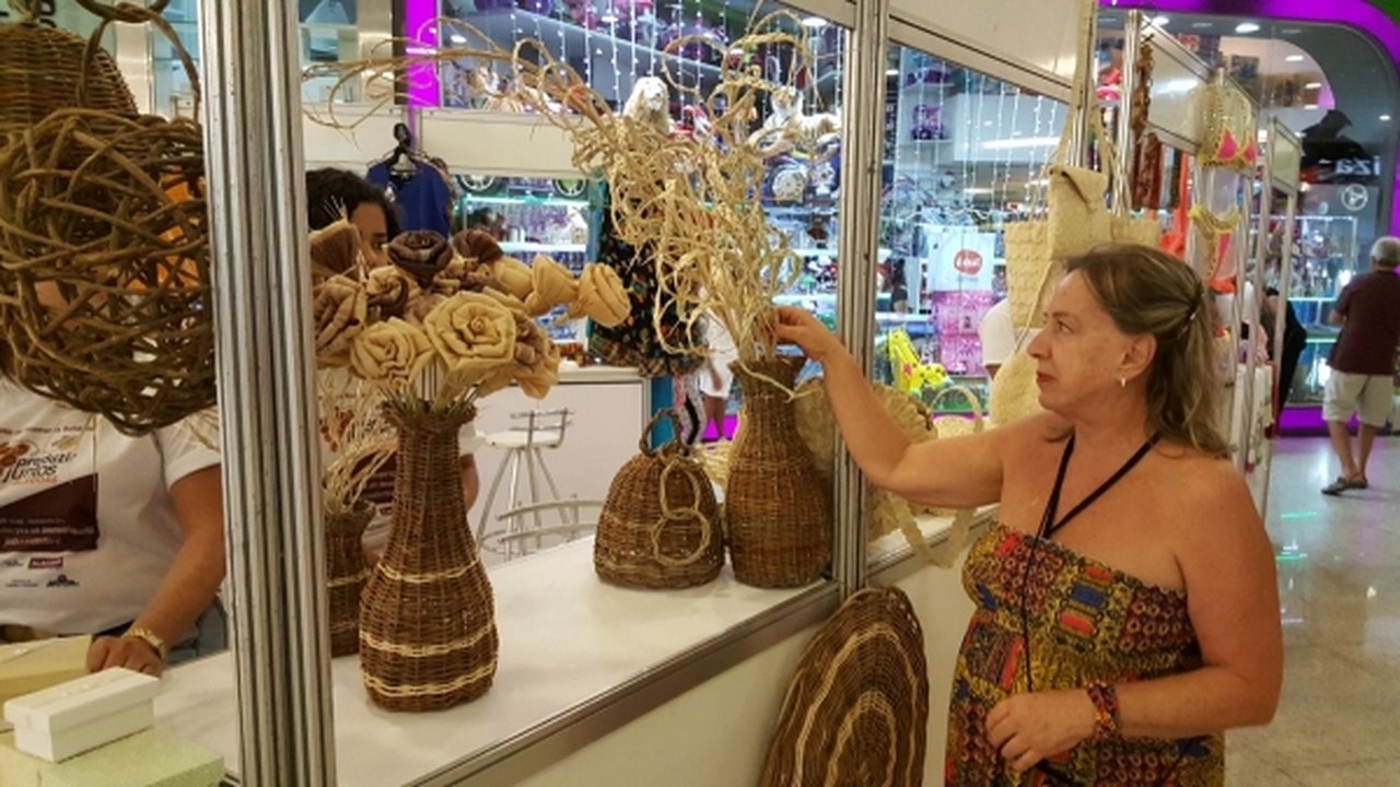 Feira comercializa mais de 240 produtos de economia solidária