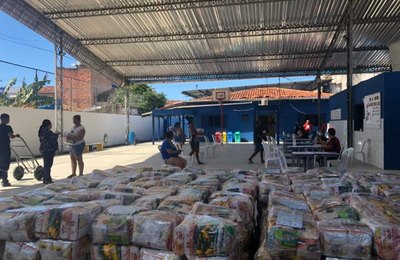 Semed Maceió conclui distribuição de kits de merenda escolar nas escolas da rede pública