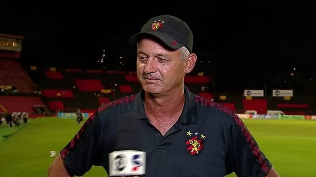Lisca comanda treino na Vila ainda com dúvidas para escalar Santos no clássico