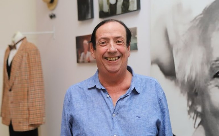 Marcos Oliveira, o Beiçola, celebra prisão de acusado de golpe financeiro