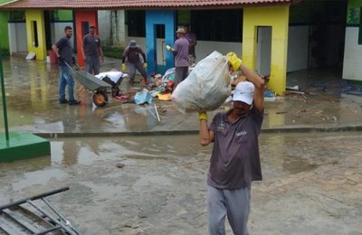Reeducandos se mobilizam para limpar escolas e equipamentos afetadas pelas chuvas