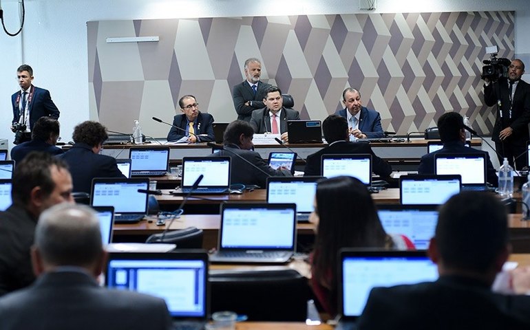 CCJ aprova projeto que define atribuições de entes federativos no SUS