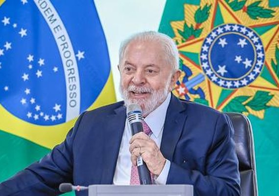 Lula sanciona programa 'Pé de Meia', que cria poupança para alunos do ensino médio da rede pública