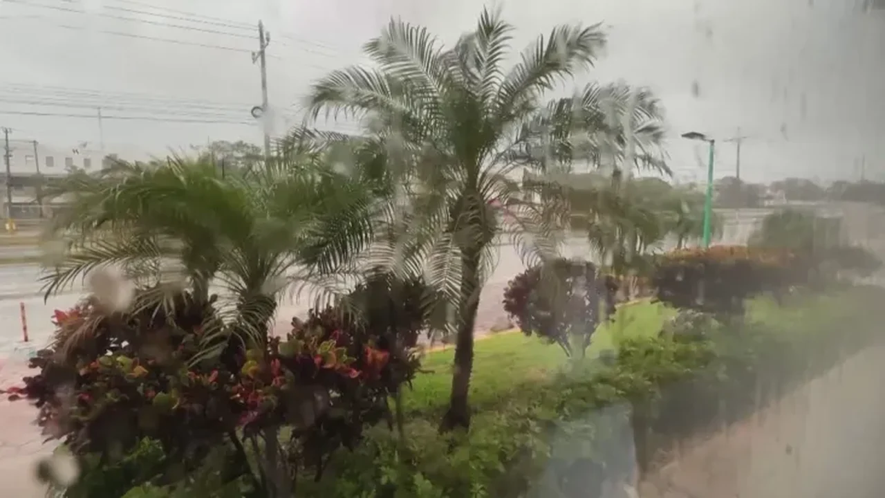 Após destruição no México, Furacão Beryl segue para os EUA