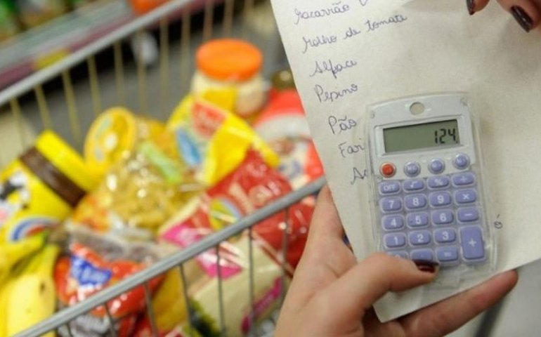 Endividamento do consumidor recua pelo segundo mês seguido