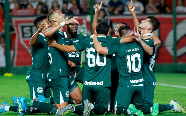 São Paulo repete roteiro contra o Goiás, perde outra fora de casa e liga alerta no Brasileirão