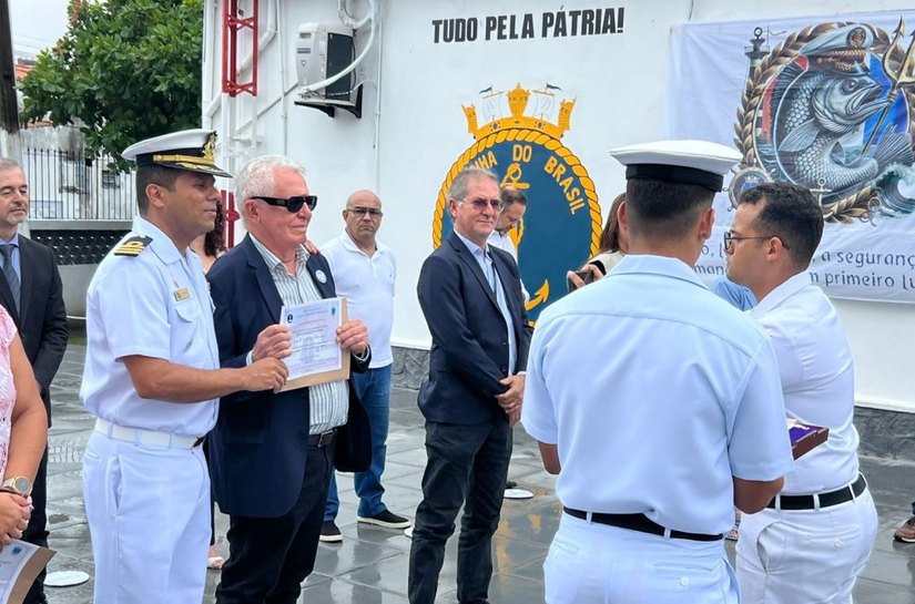 Vice-reitor do Cesmac recebe título de Tripulante Honorário da Marinha do Brasil