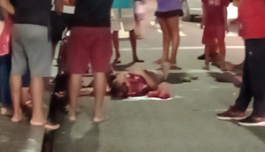 Mulher quebra garrafa e atinge homem em situação de rua no Centro de Aracaju