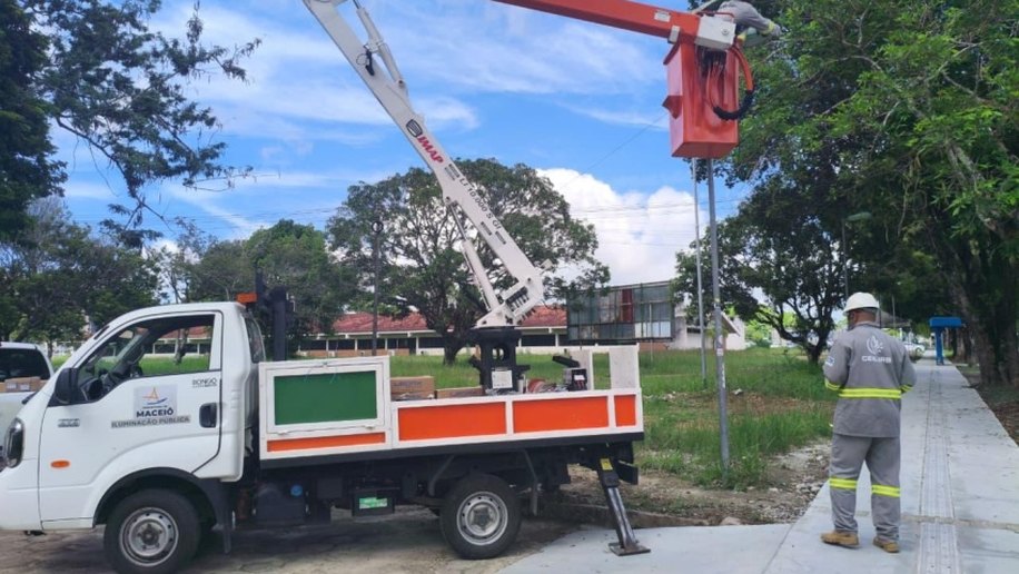 Prefeitura moderniza para LED iluminação do campus da Ufal em Maceió