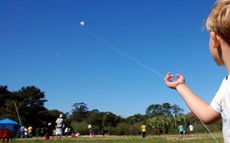 Linhas de pipa com cerol causam cerca de dez acidentes fatais por ano