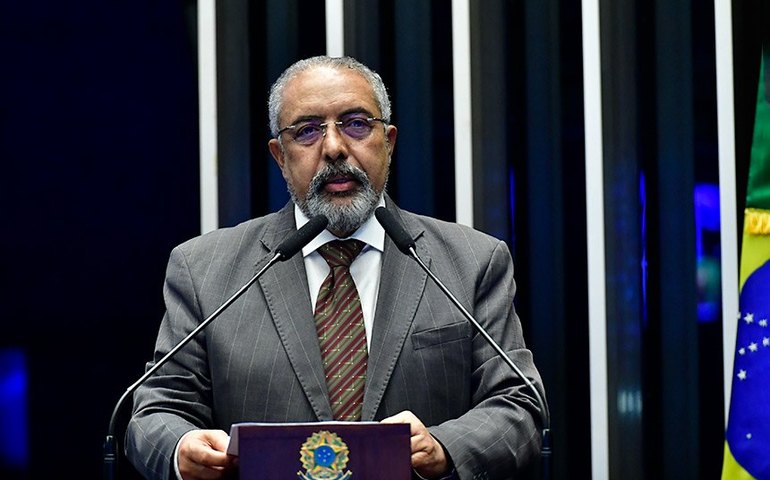 Paim celebra sanção de igualdade salarial entre mulheres e homens