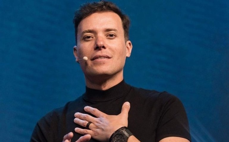 Pastor Valadão pode ser impedido de pregar e até ser extraditado, diz advogada